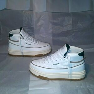 Reebok Sneakers Brand NEW, Women size 7.5